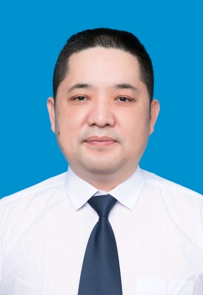 黄浚达